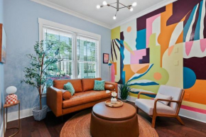 Fun & Renovated Artsy Downtown Apt Dog Friendly with Fully Fenced Backyard and Private Parking